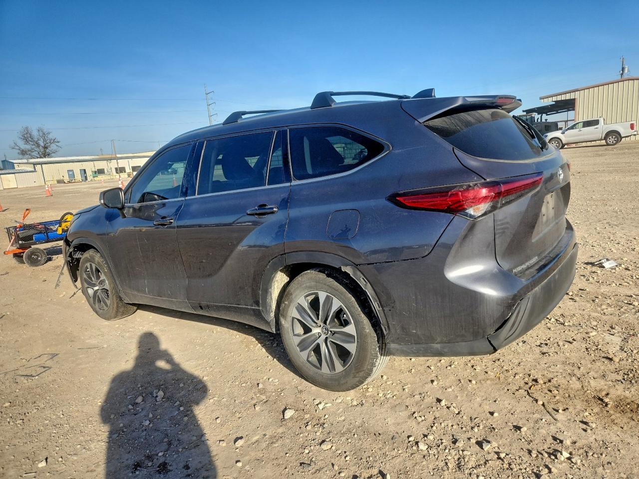 2020 TOYOTA HIGHLANDER XLE photo 4