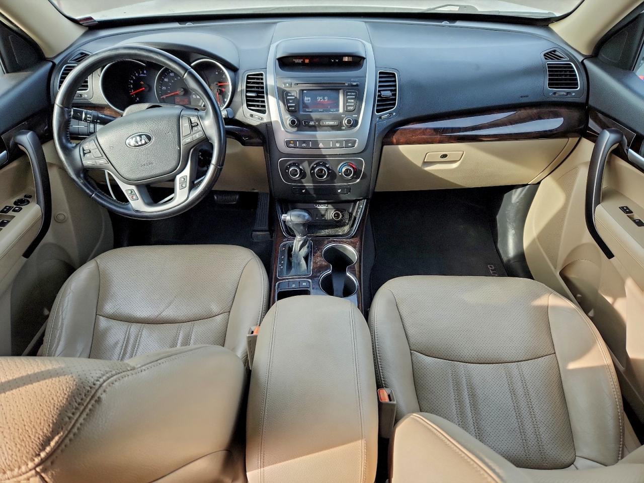 2015 KIA SORENTO LX photo 15