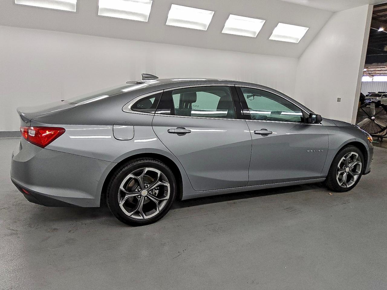 2023 CHEVROLET MALIBU LT photo 3