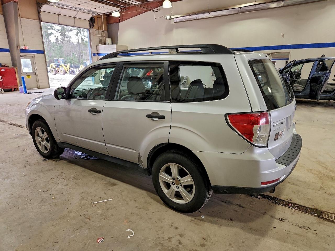 2011 SUBARU FORESTER 2.5X photo 2