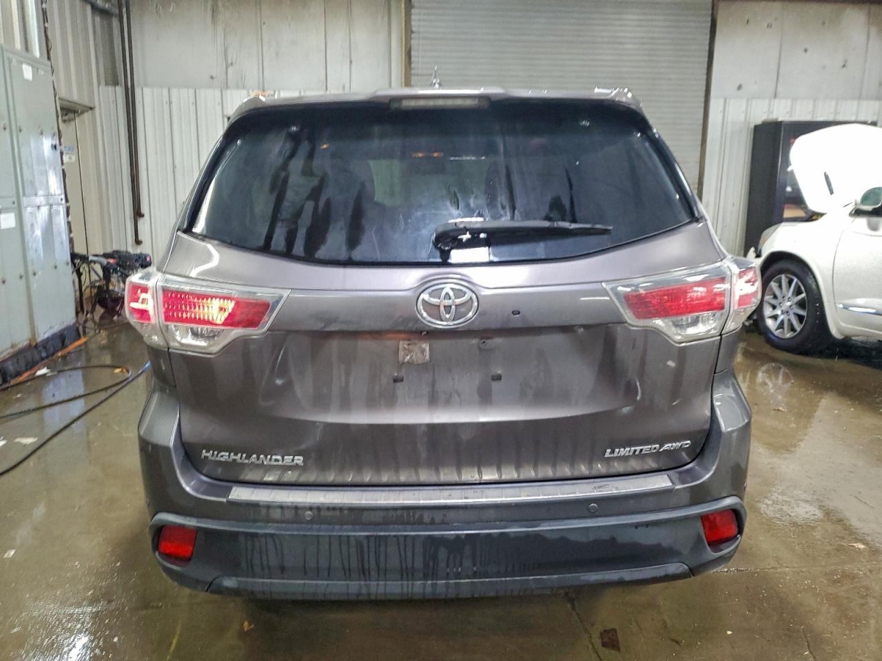 2016 TOYOTA HIGHLANDER LIMITED photo 11
