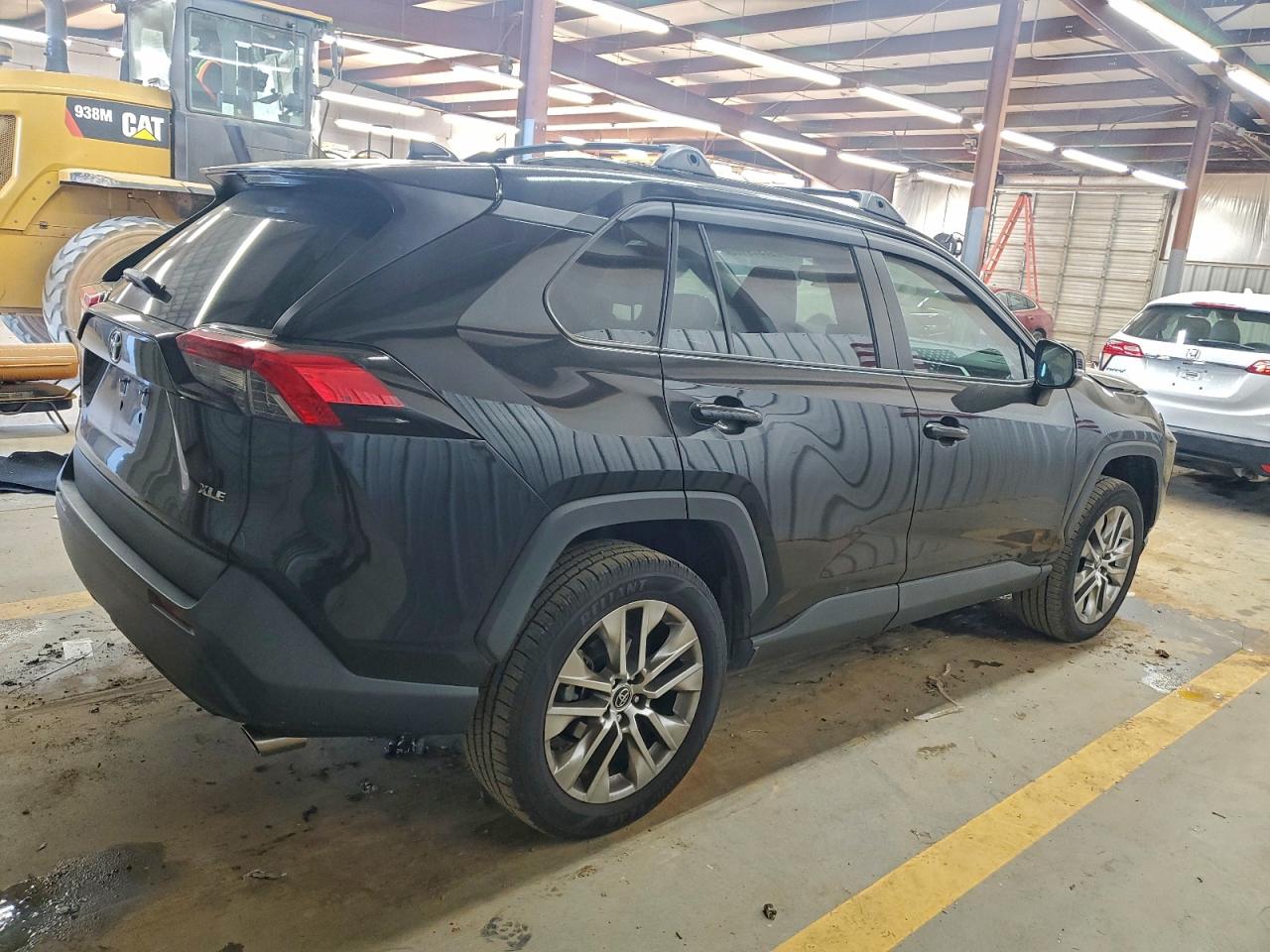 2021 TOYOTA RAV4 XLE PREMIUM photo 5