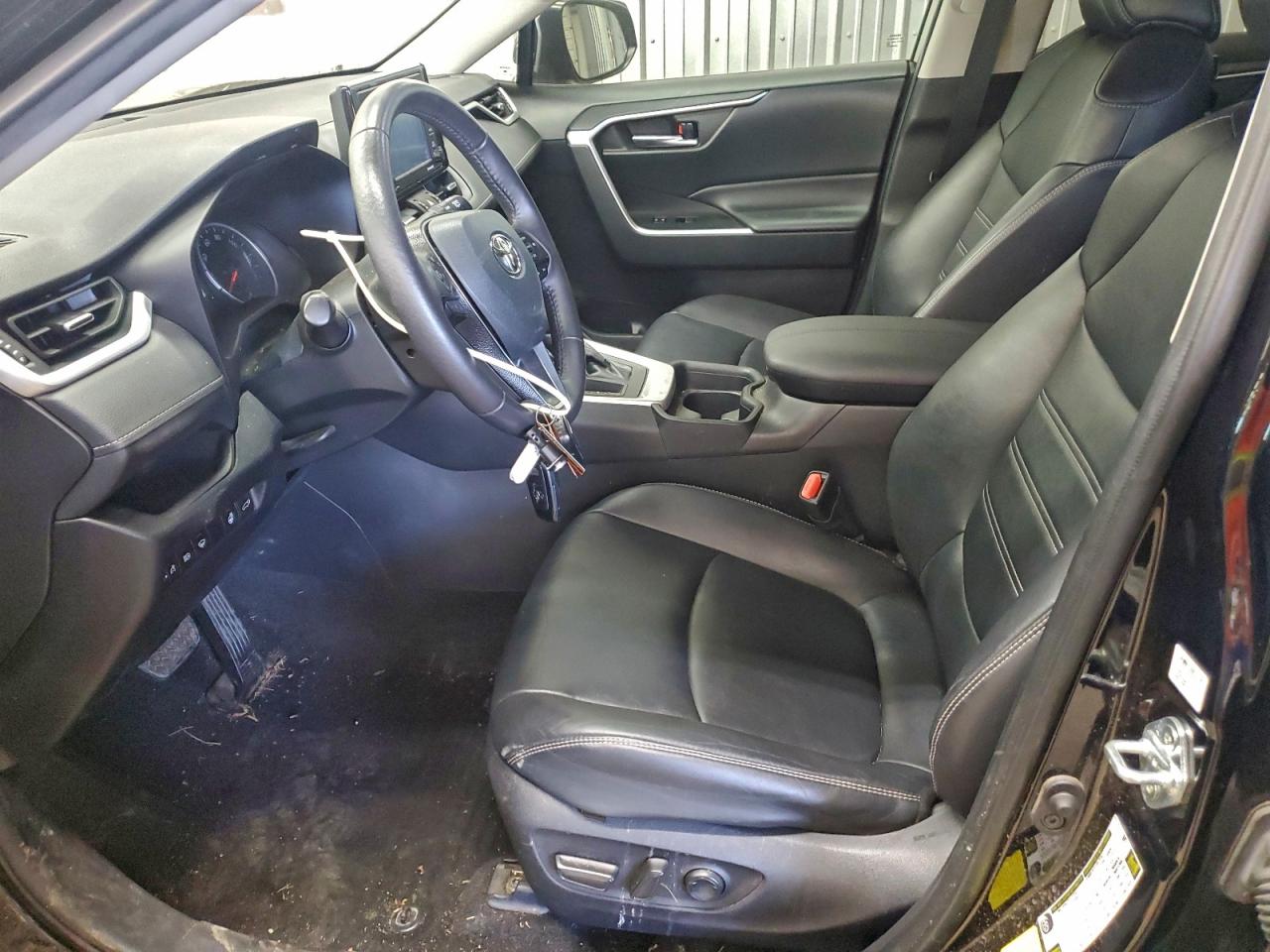 2021 TOYOTA RAV4 XLE PREMIUM photo 13