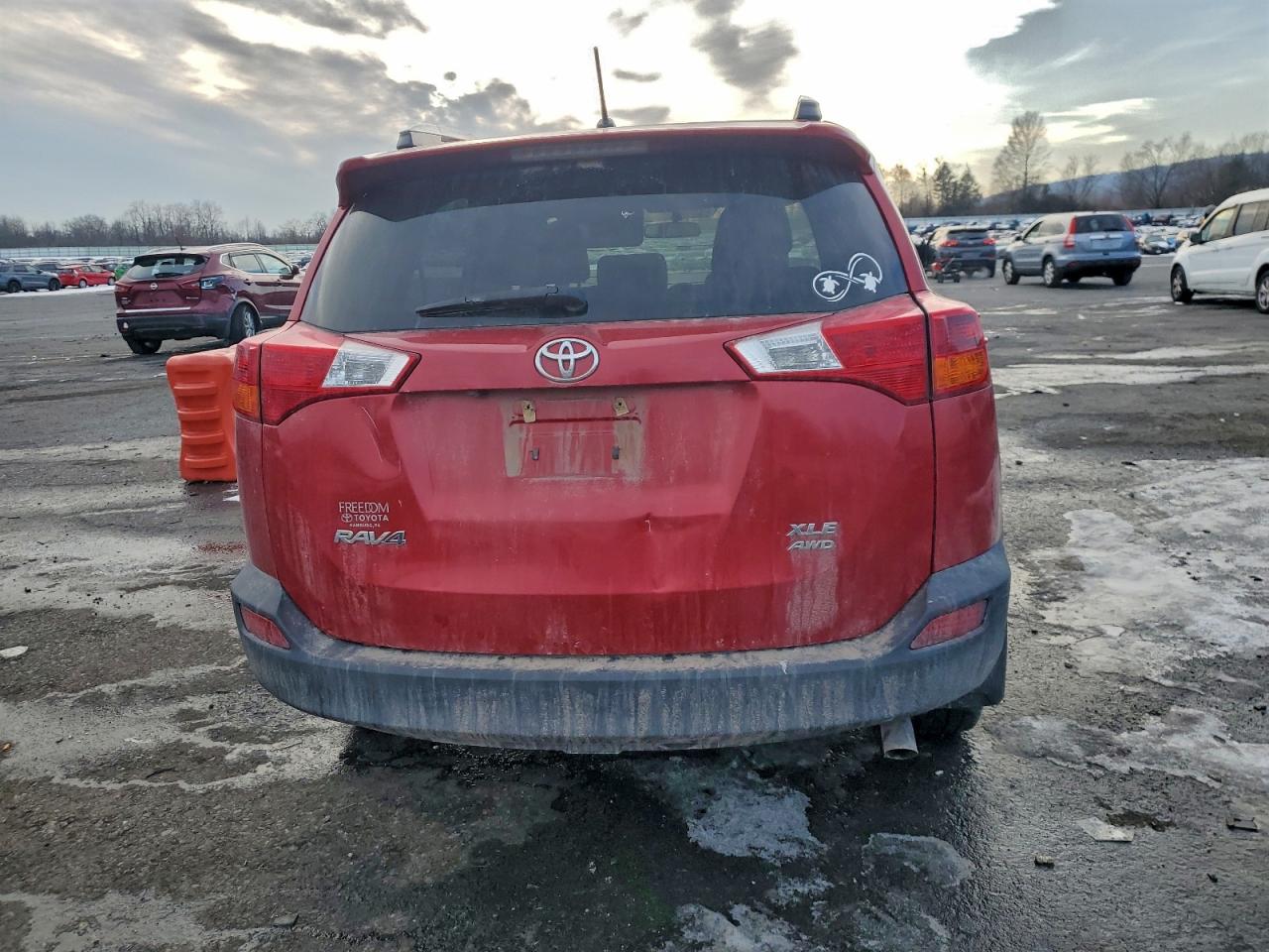 2013 TOYOTA RAV4 XLE photo 11