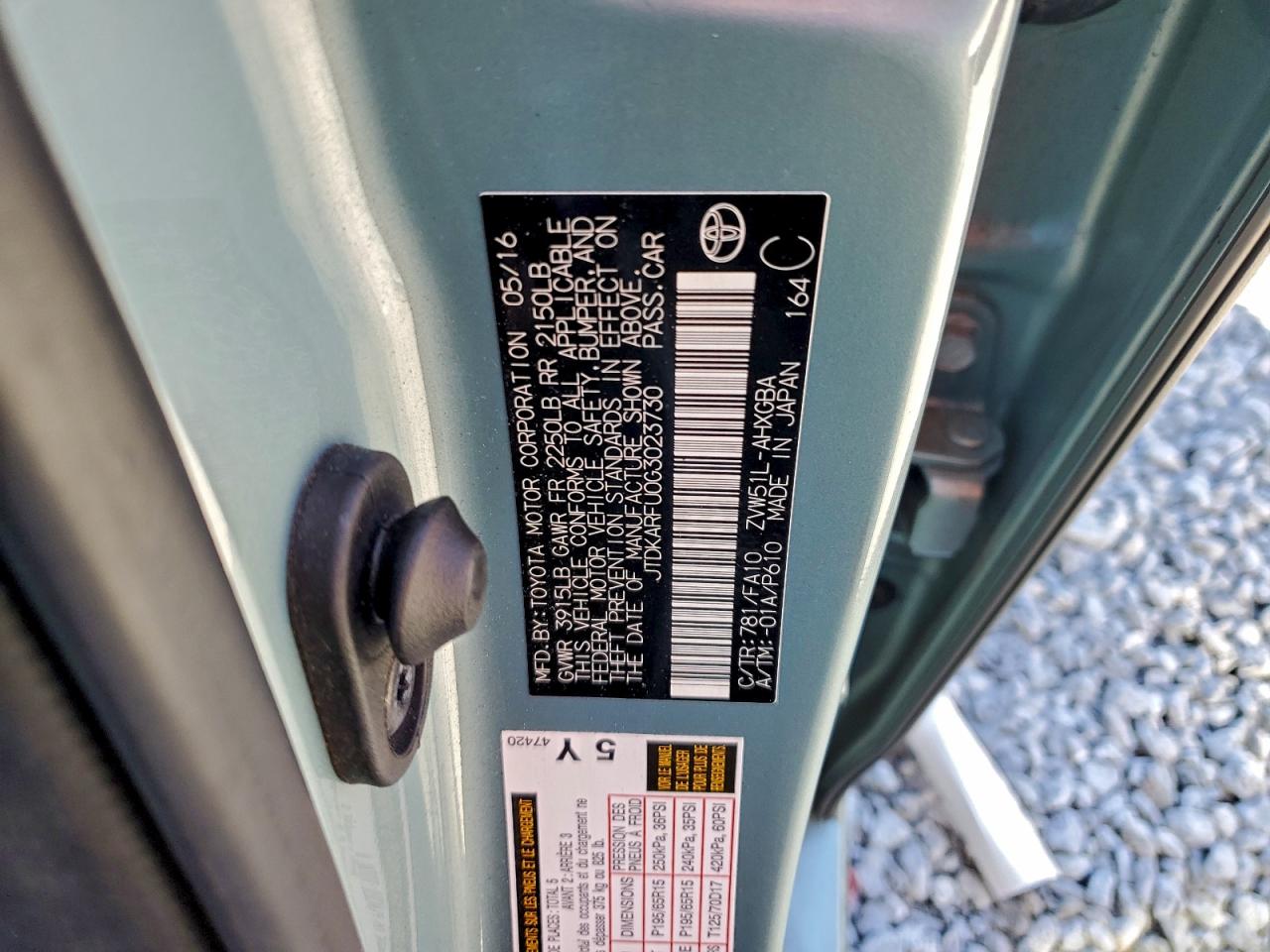 2016 TOYOTA PRIUS photo 34