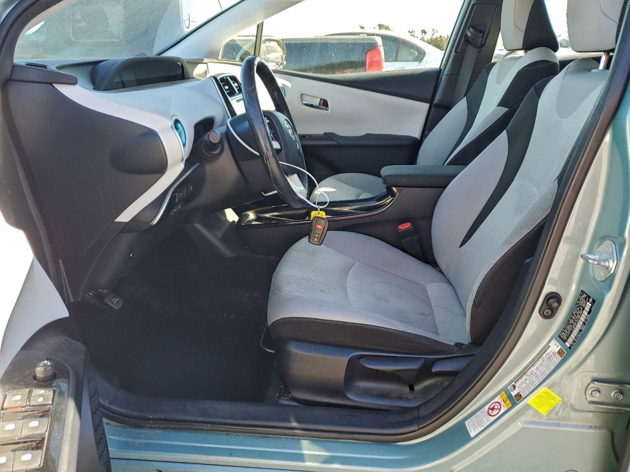 2016 TOYOTA PRIUS photo 19