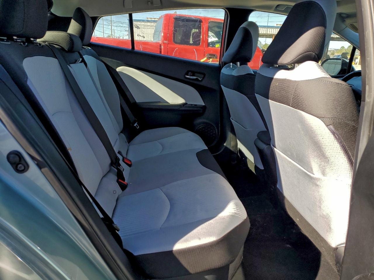 2016 TOYOTA PRIUS photo 28
