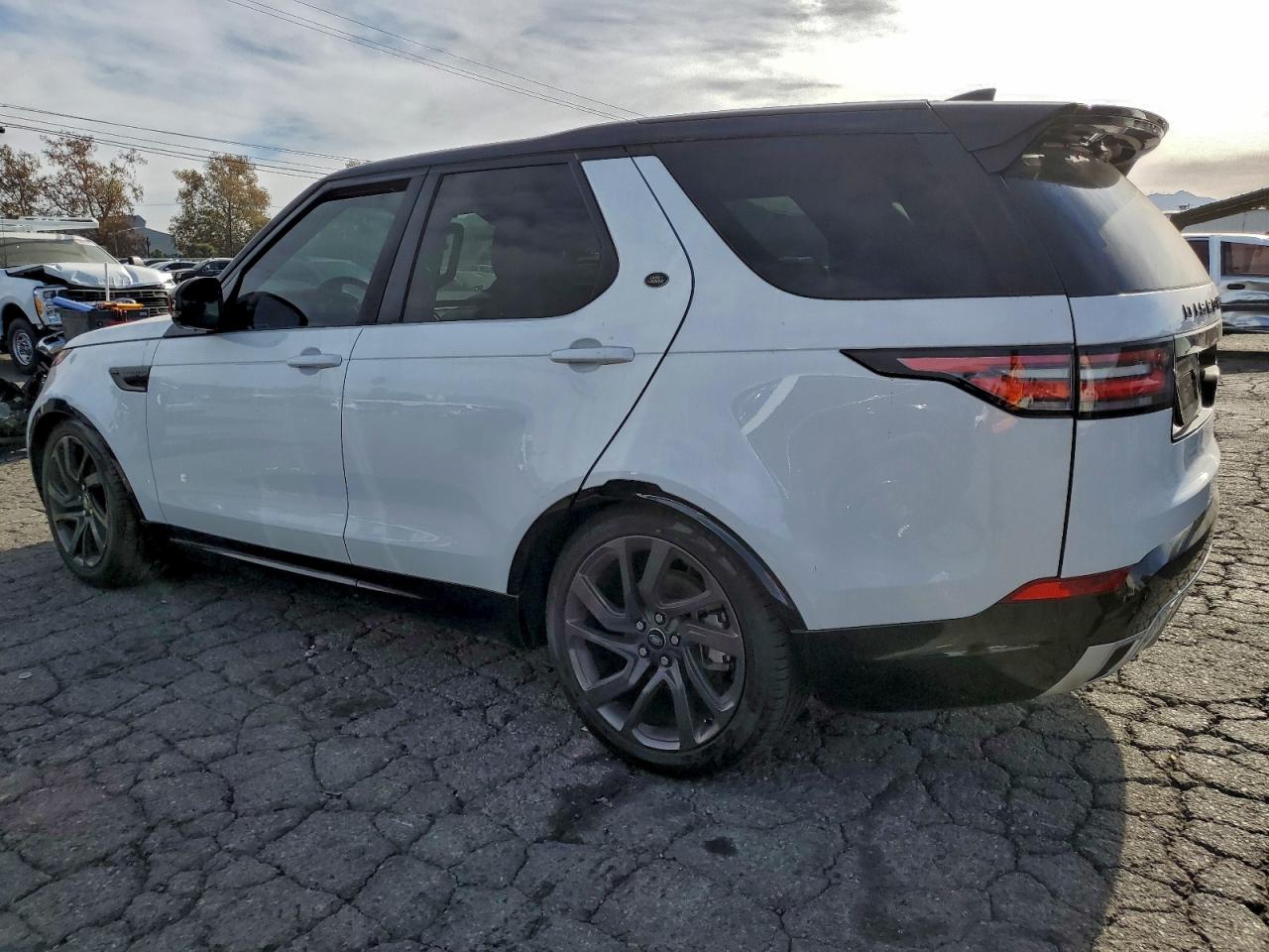 2018 LAND ROVER DISCOVERY HSE photo 3