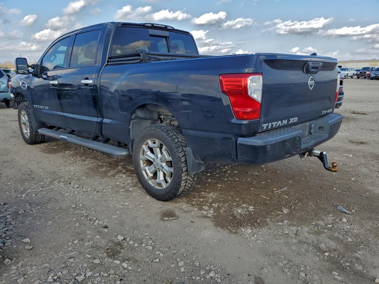 2017 NISSAN TITAN XD SL photo 2