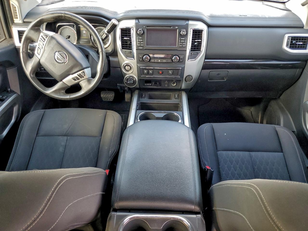 2017 NISSAN TITAN XD SL photo 8
