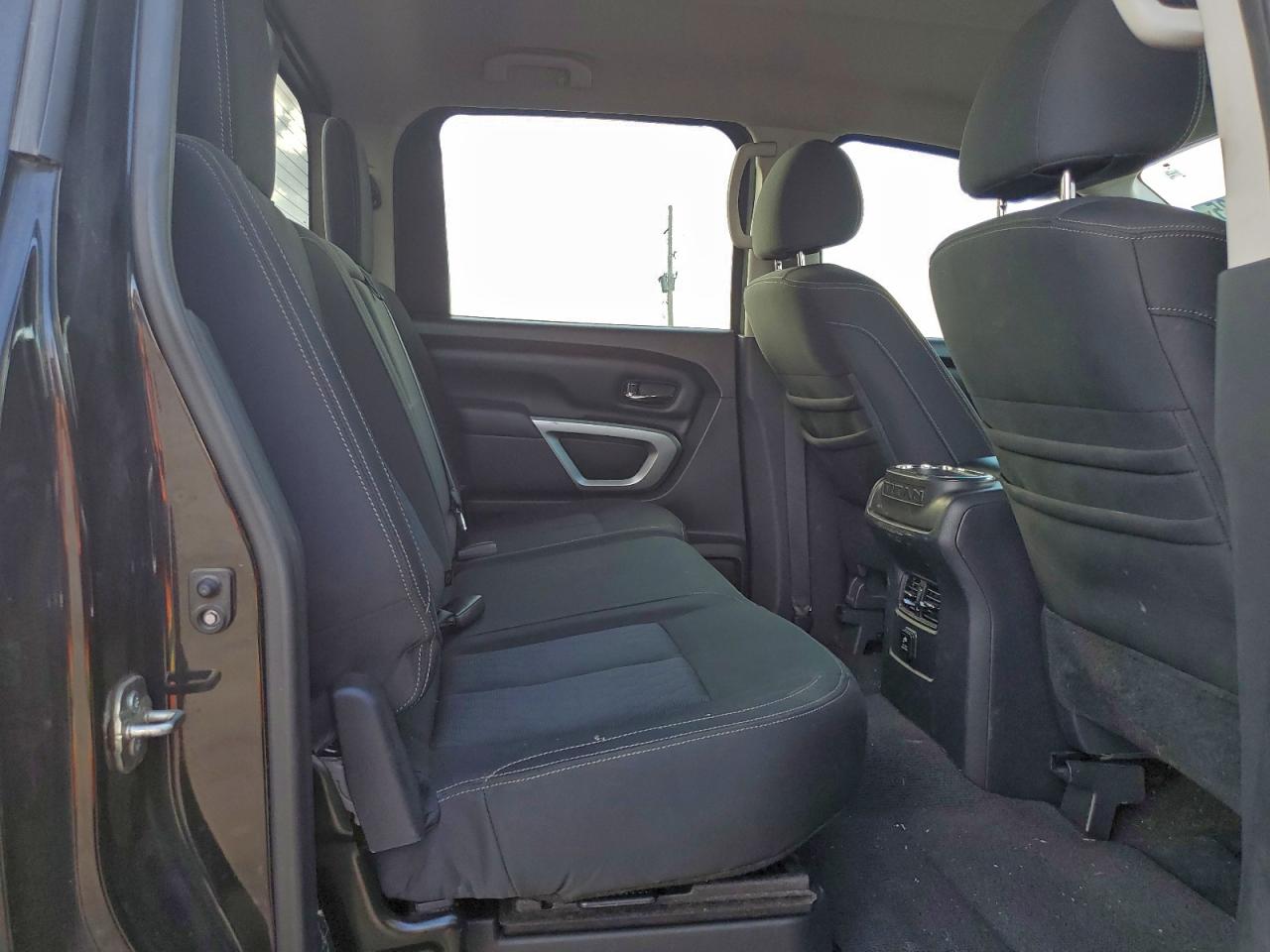 2017 NISSAN TITAN XD SL photo 10
