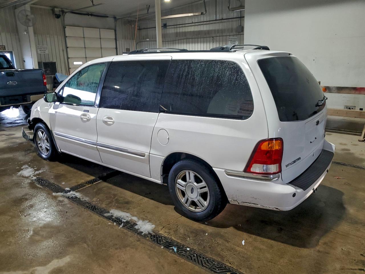 2003 FORD WINDSTAR SE photo 2