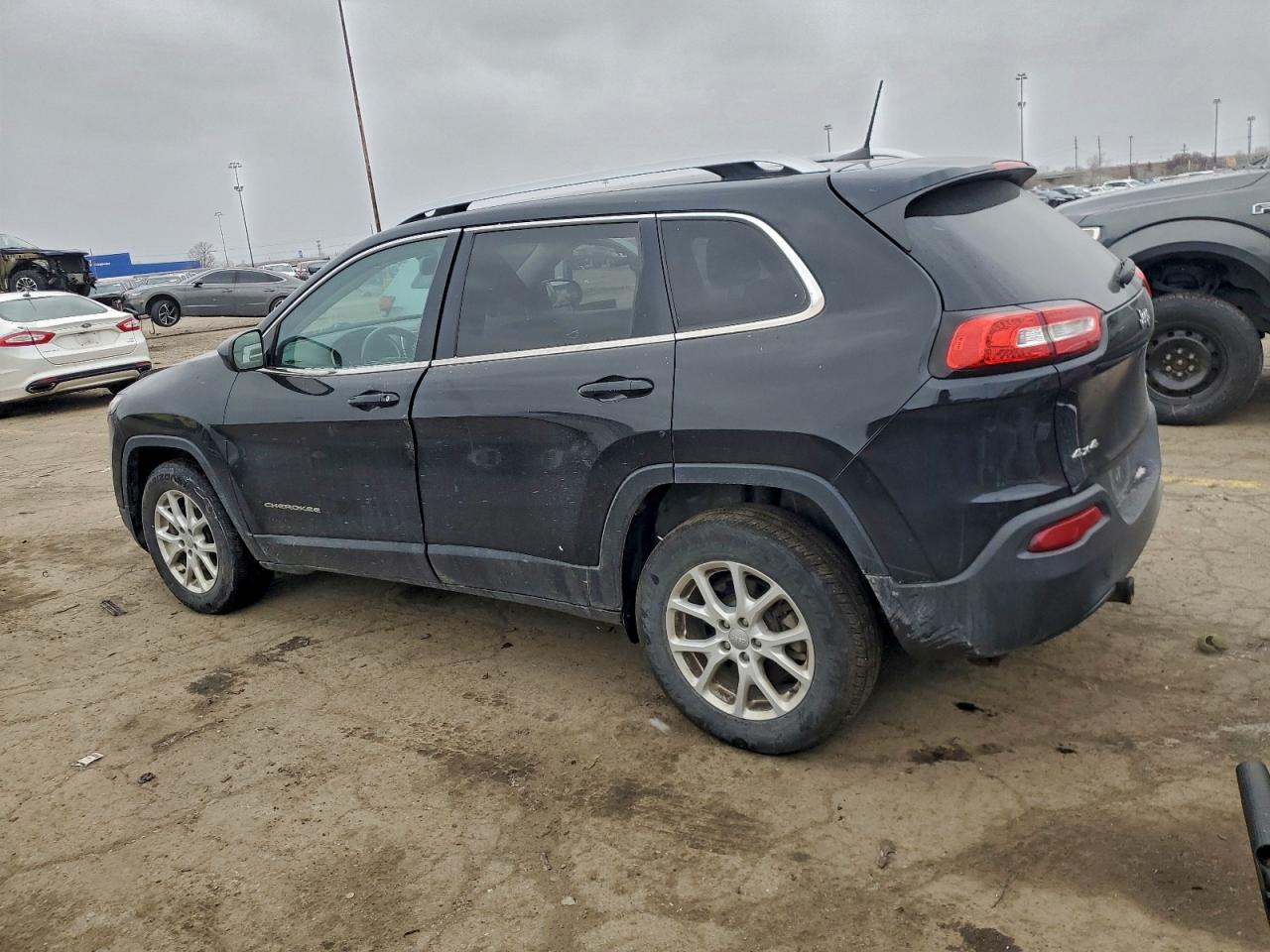 2017 JEEP CHEROKEE LATITUDE photo 2