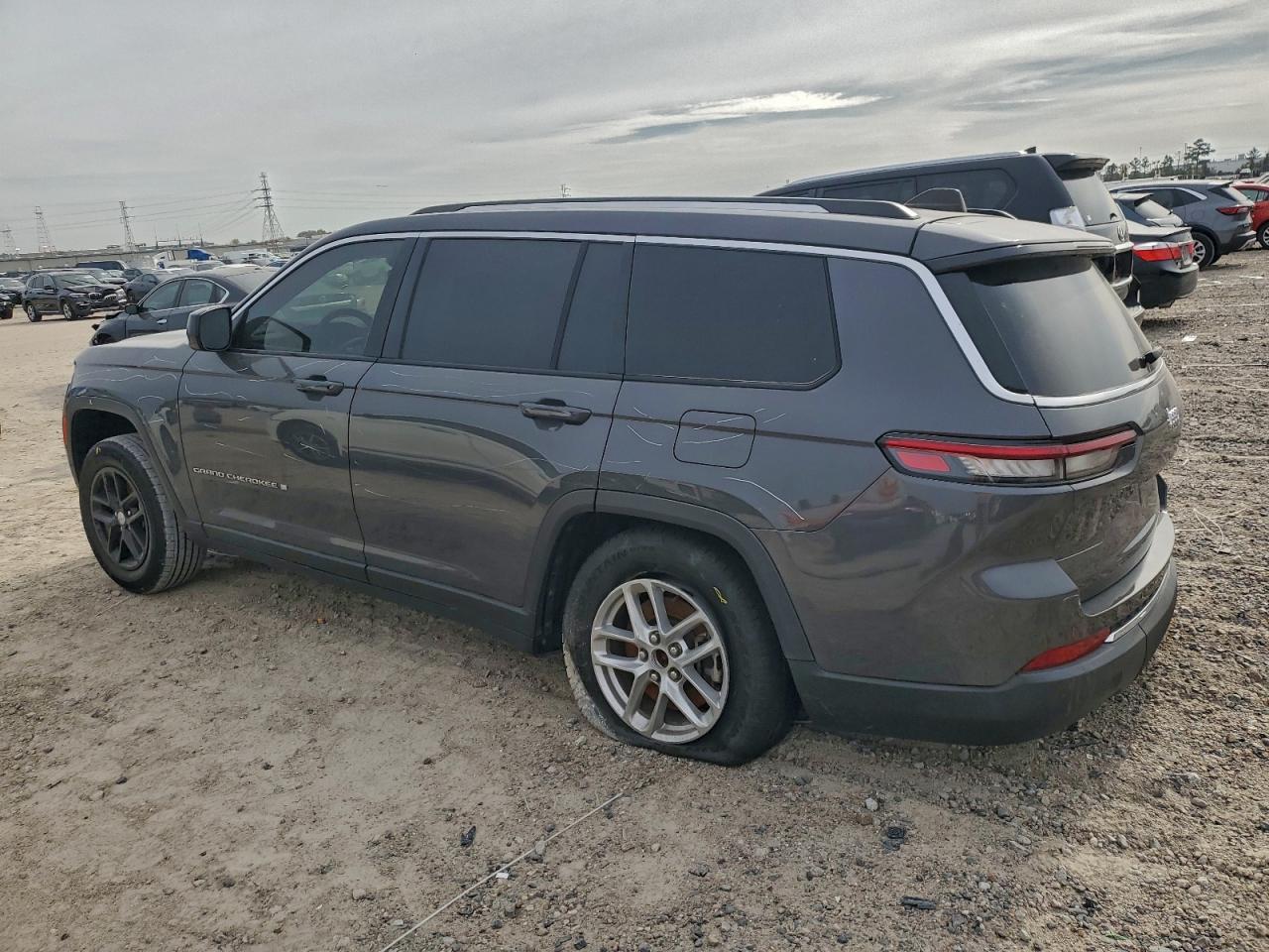 2023 JEEP GRAND CHEROKEE L LAREDO photo 4
