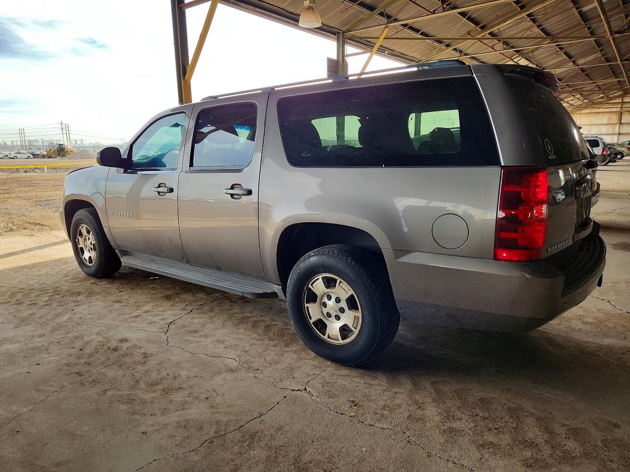 2013 CHEVROLET SUBURBAN photo 4