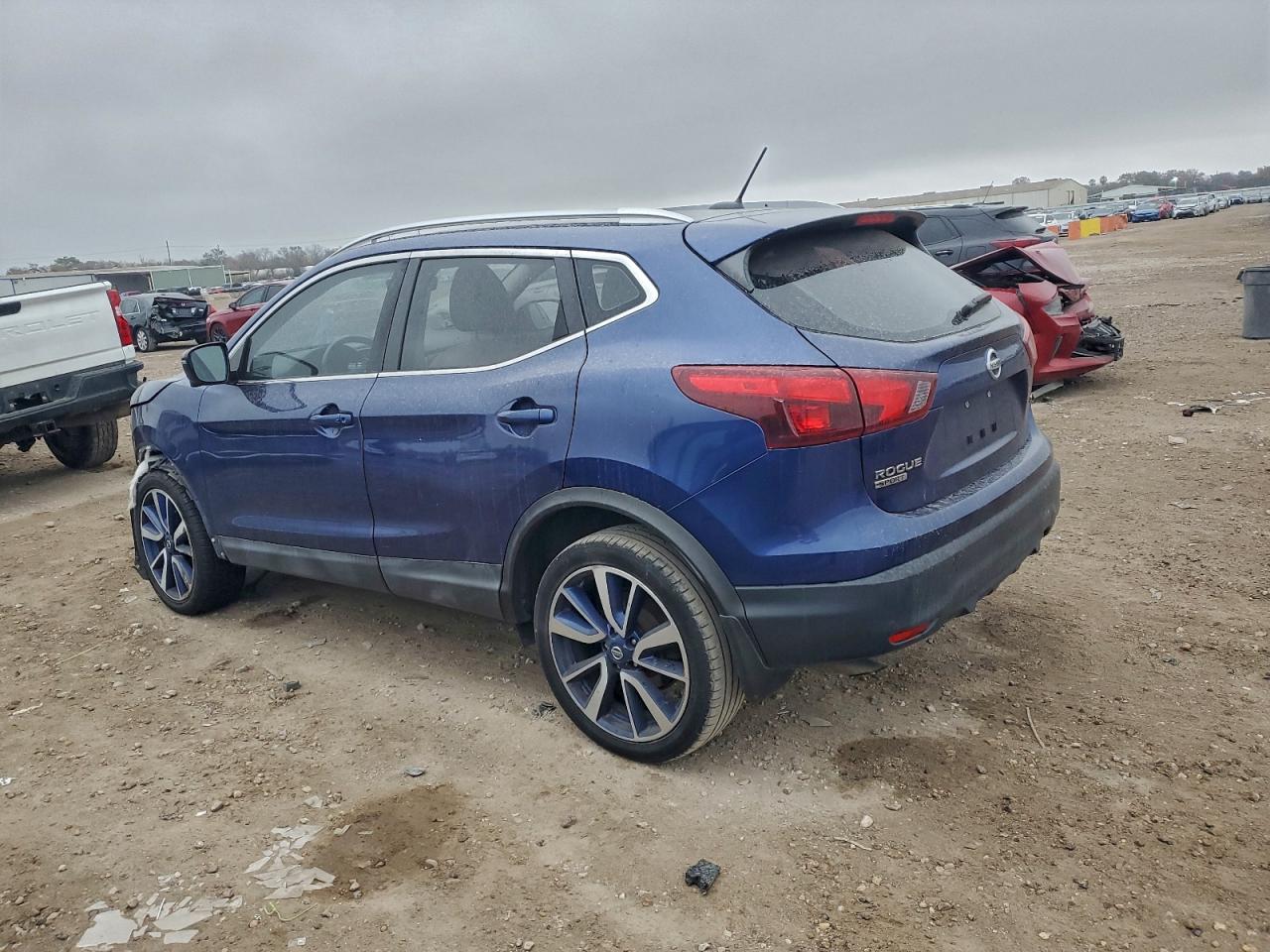 2018 NISSAN ROGUE SPORT S photo 2
