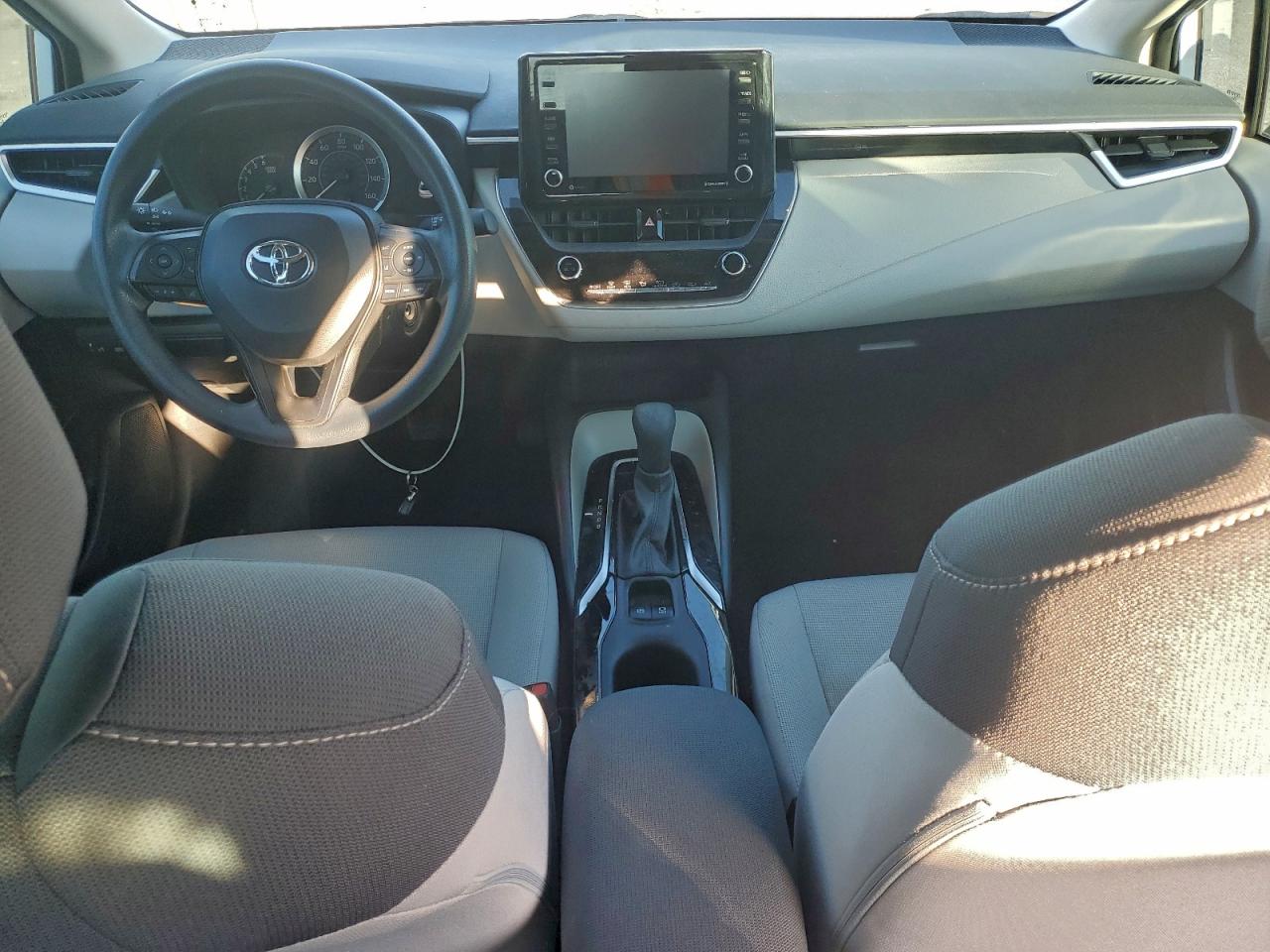 2022 TOYOTA COROLLA LE photo 8