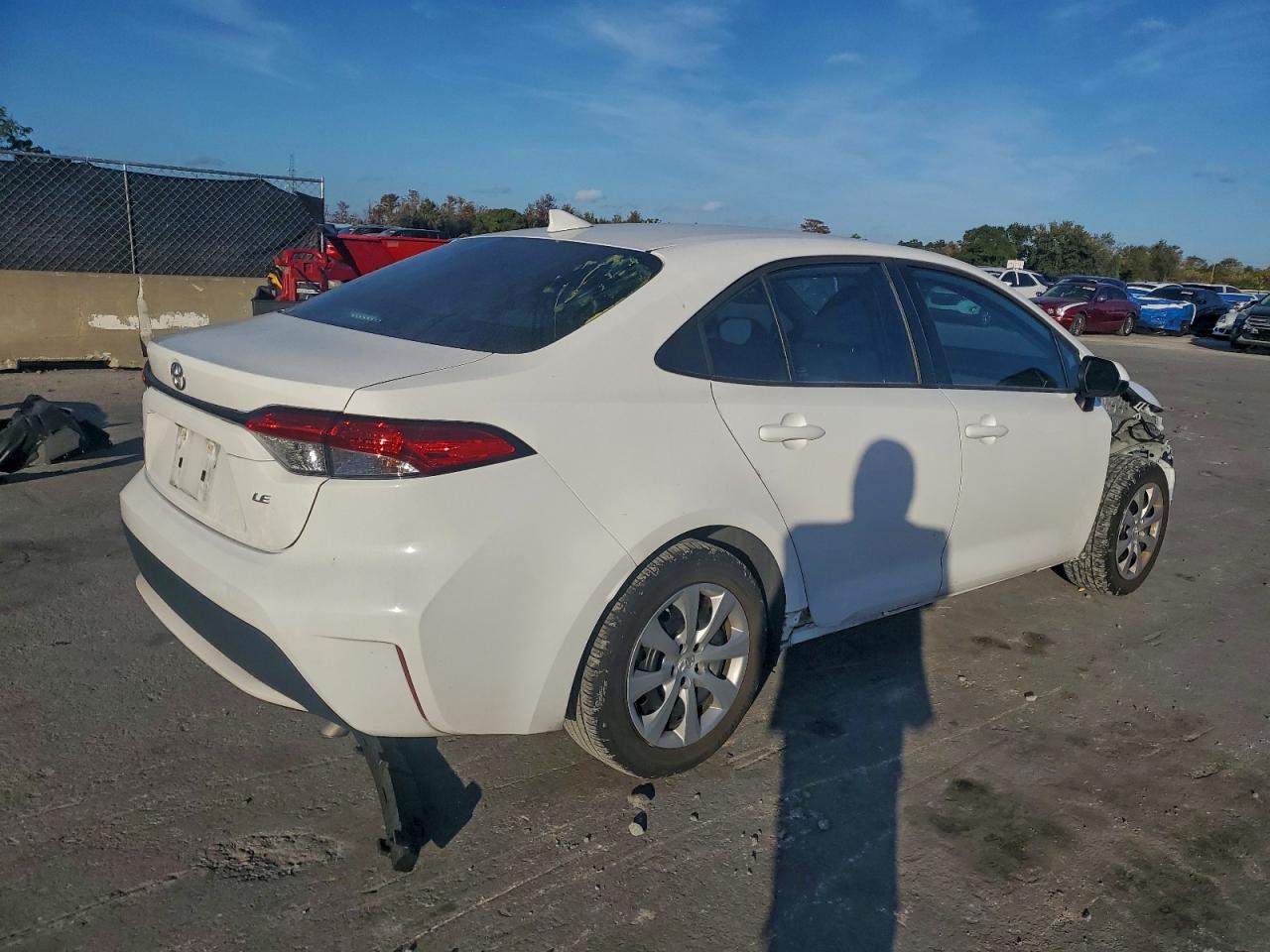 2022 TOYOTA COROLLA LE photo 3