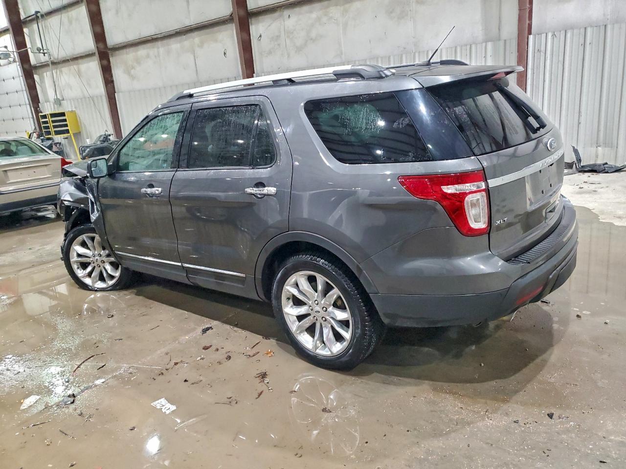 2015 FORD EXPLORER XLT photo 2