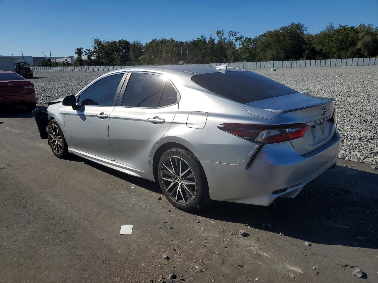 2021 TOYOTA CAMRY SE photo 3
