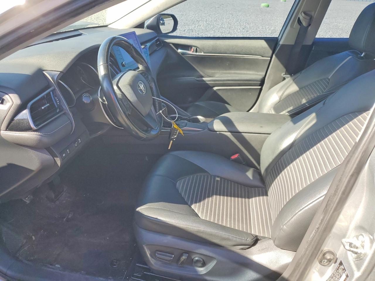 2021 TOYOTA CAMRY SE photo 13