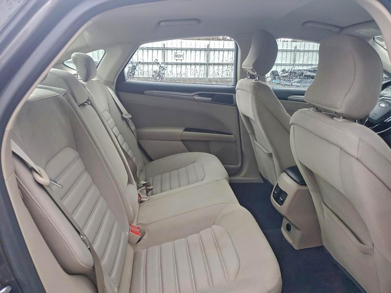 2017 FORD FUSION SE photo 28