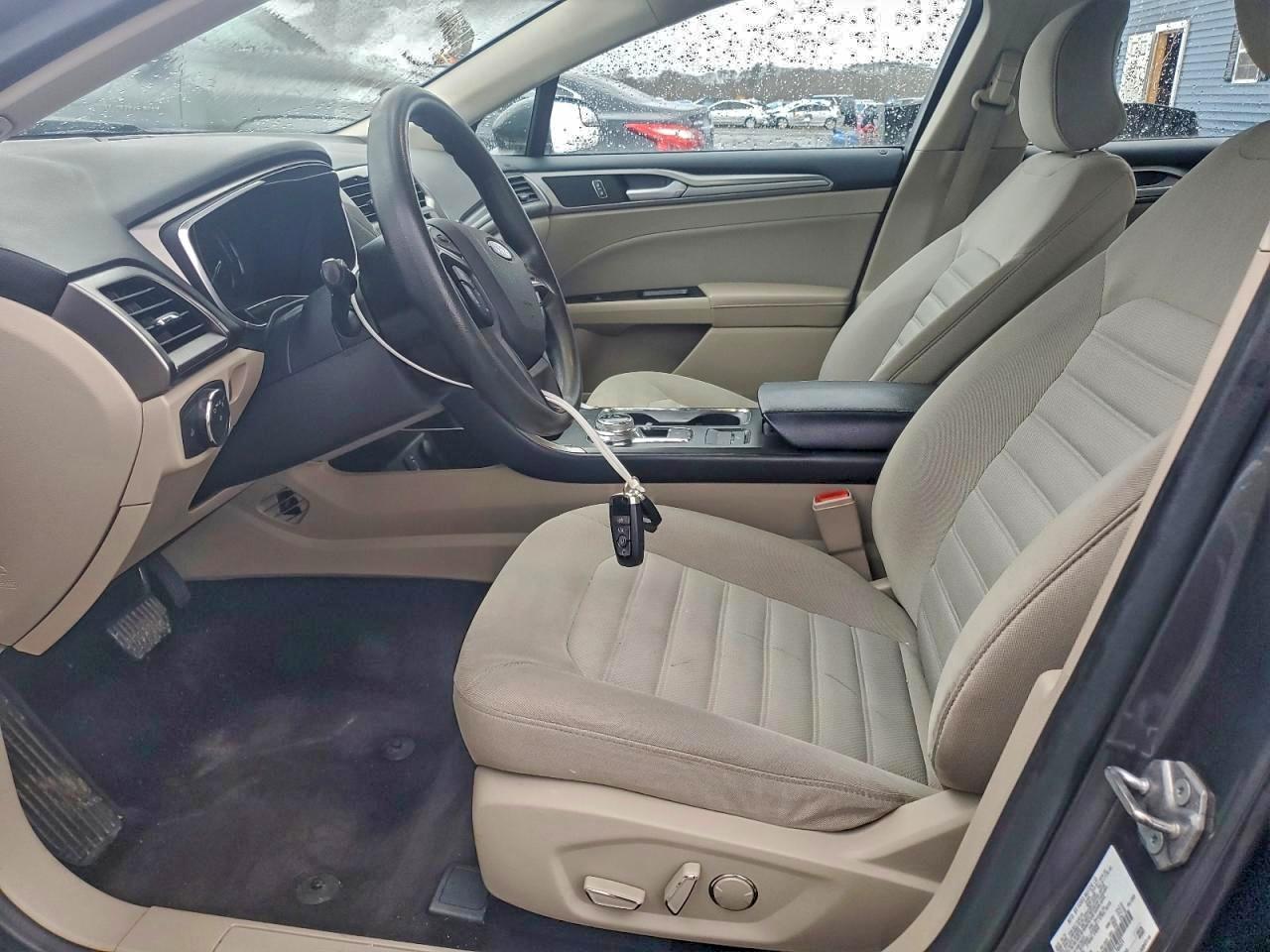 2017 FORD FUSION SE photo 19