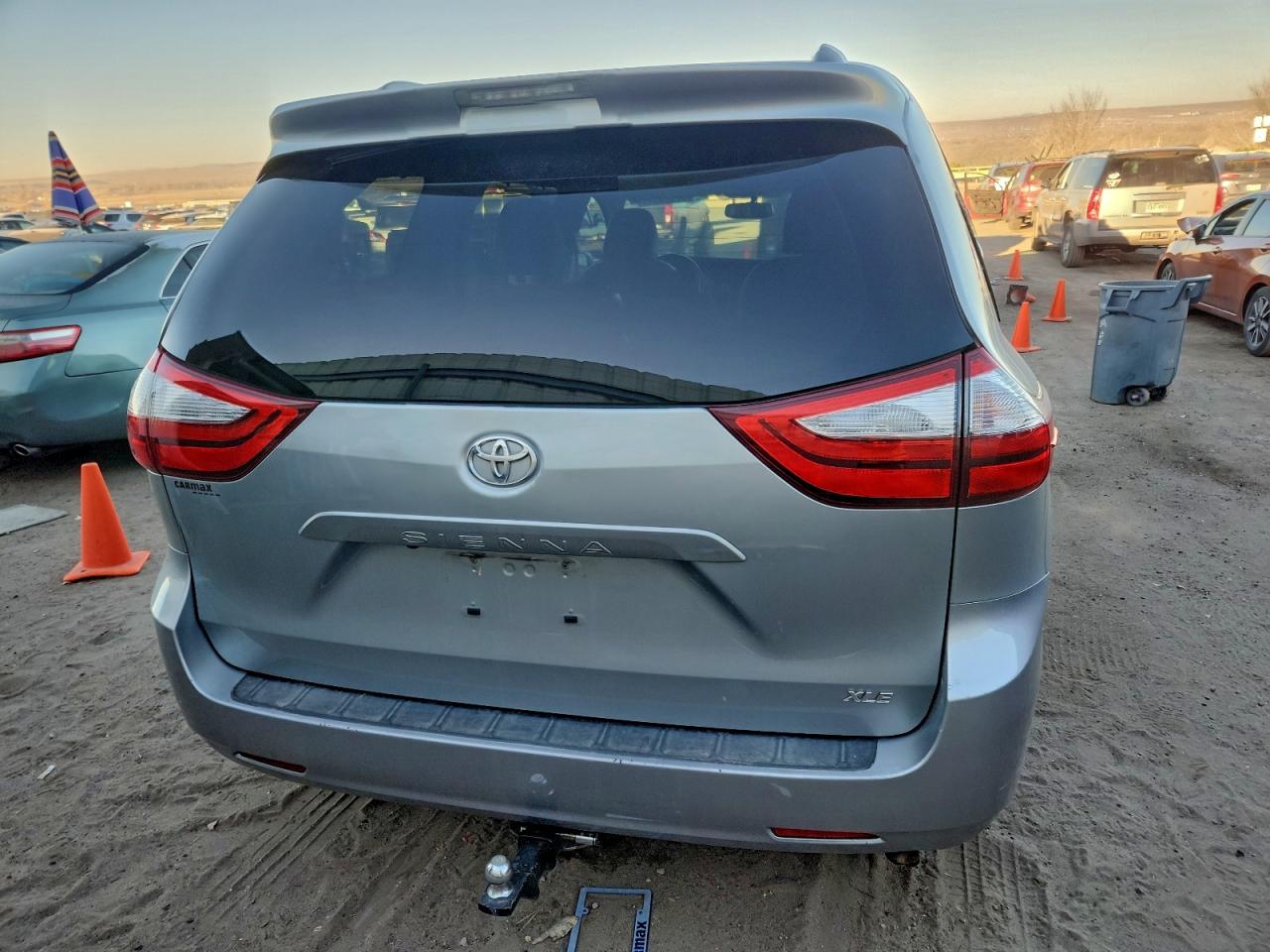 2016 TOYOTA SIENNA XLE photo 11