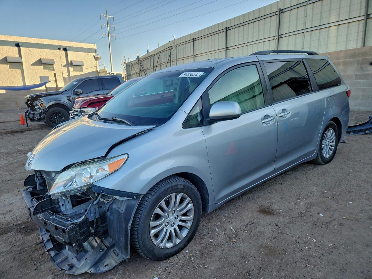 2016 TOYOTA SIENNA