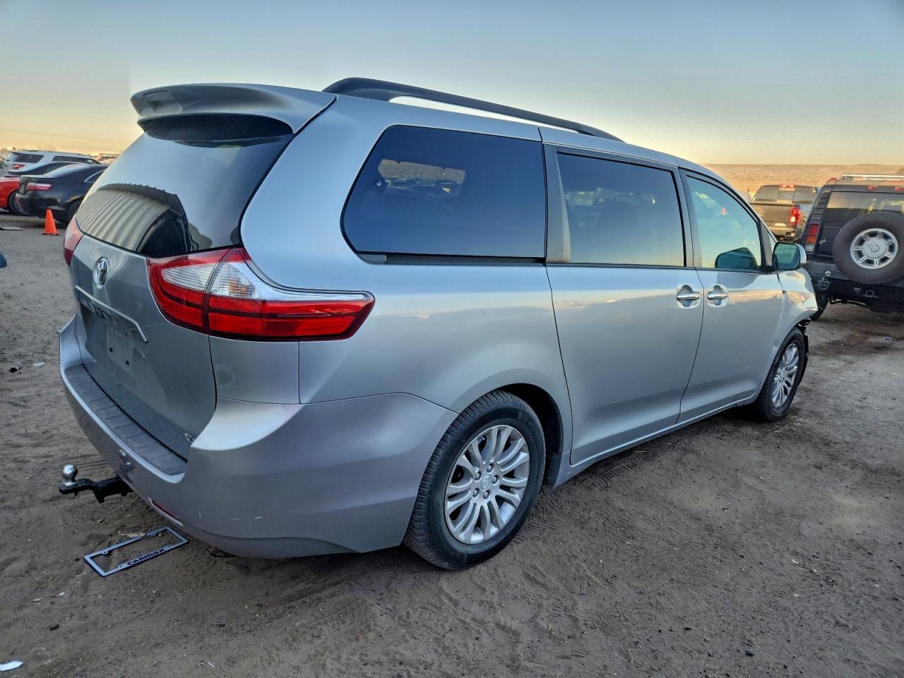 2016 TOYOTA SIENNA XLE photo 5