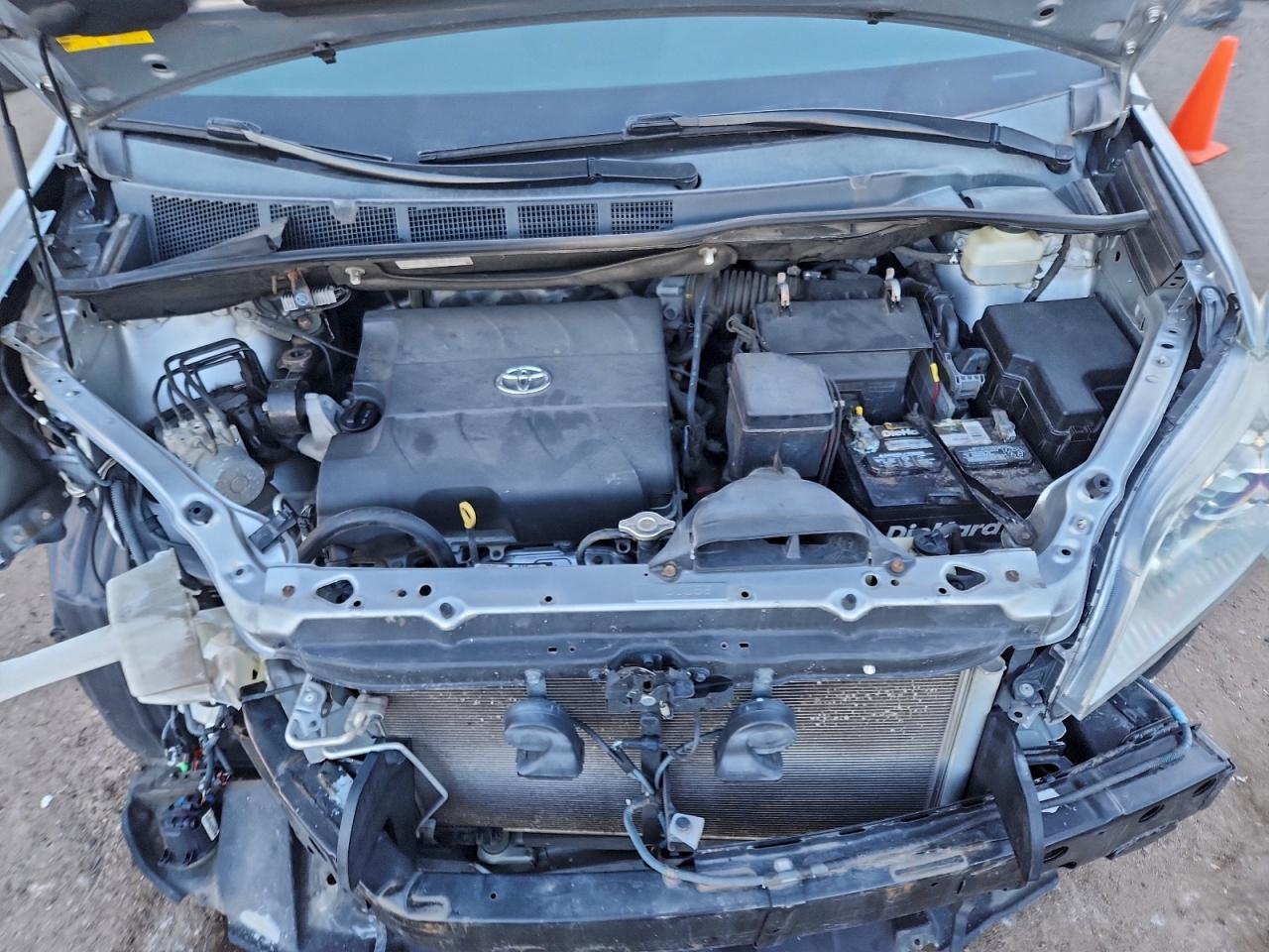 2016 TOYOTA SIENNA XLE photo 23
