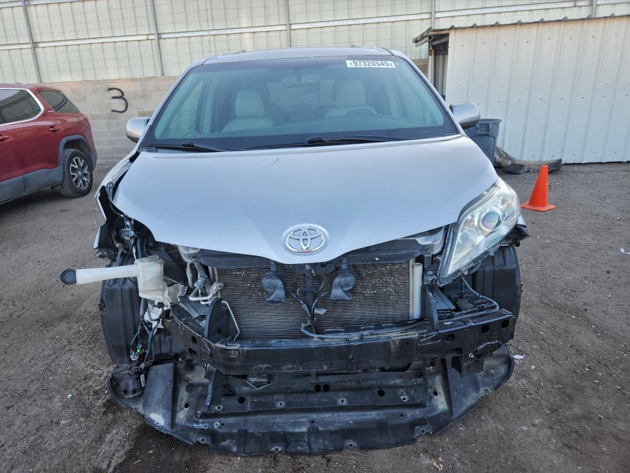 2016 TOYOTA SIENNA XLE photo 9