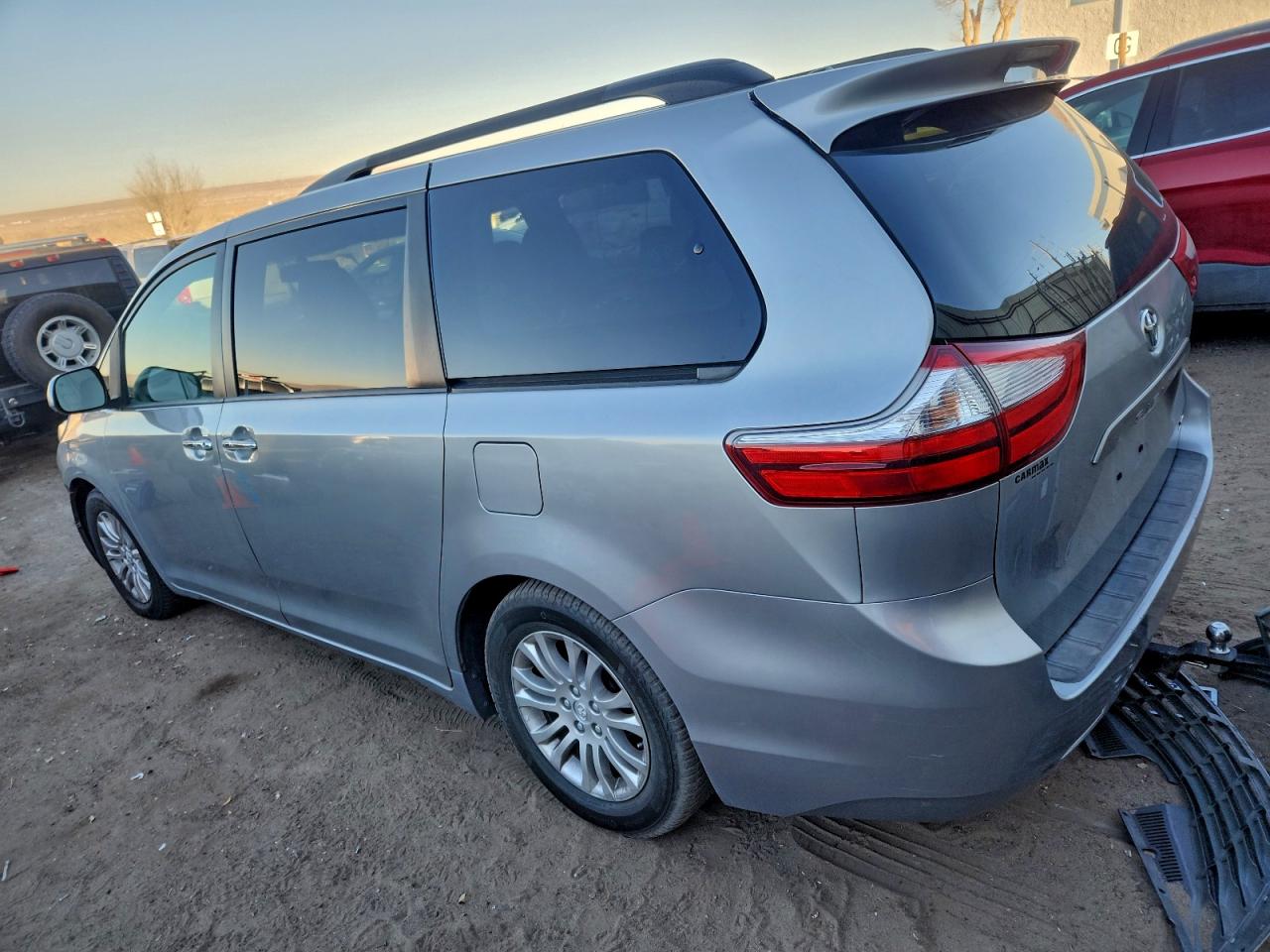 2016 TOYOTA SIENNA XLE photo 3
