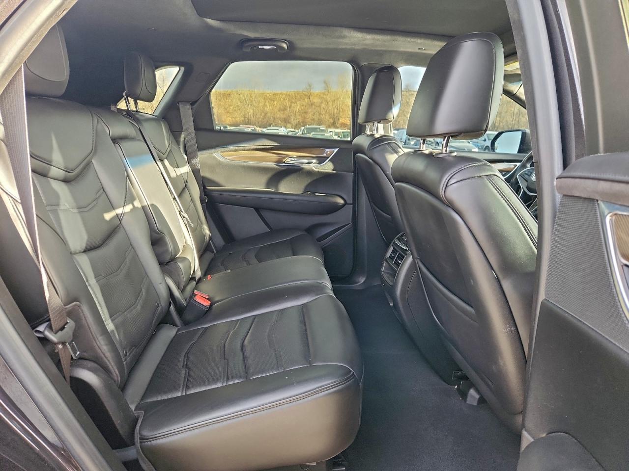 2017 CADILLAC XT5 PLATINUM photo 41
