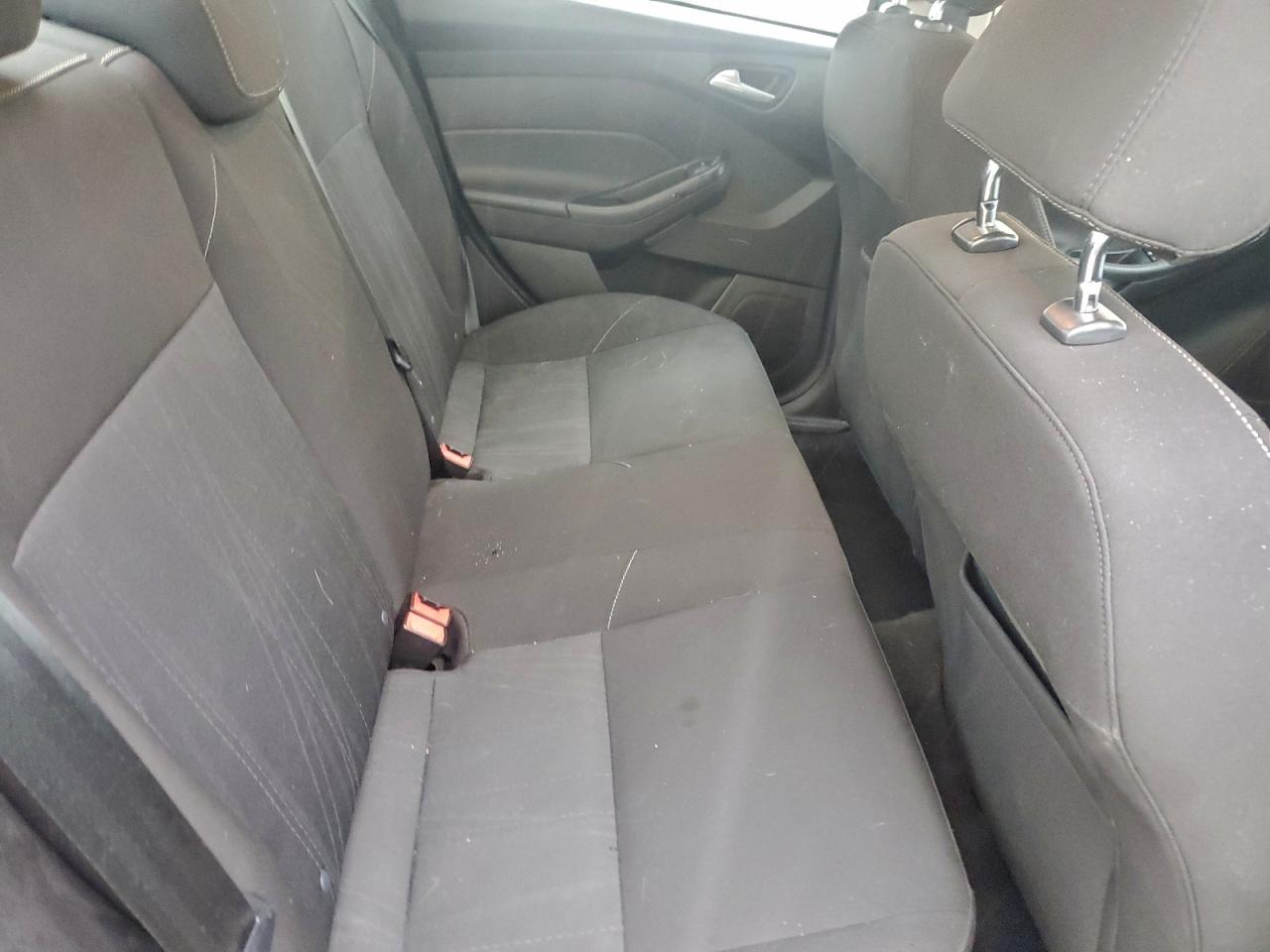 2015 FORD FOCUS SE photo 19