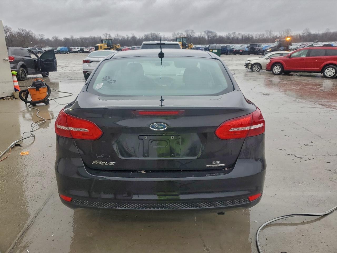 2015 FORD FOCUS SE photo 11