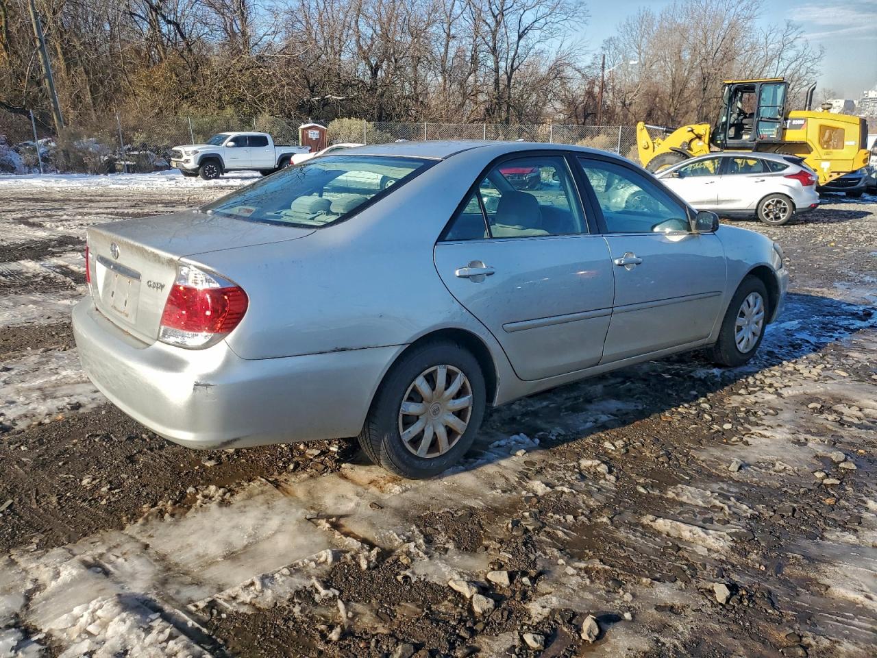 2005 TOYOTA CAMRY LE photo 5