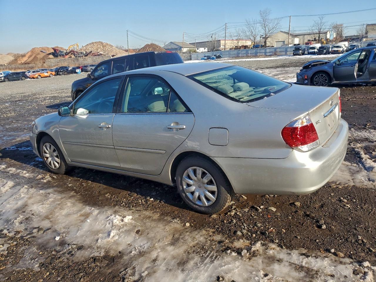 2005 TOYOTA CAMRY LE photo 3