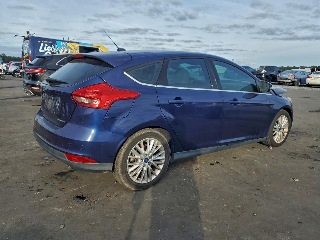 2017 FORD FOCUS TITANIUM photo 5
