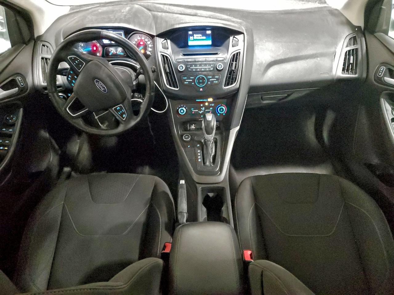 2015 FORD FOCUS SE photo 8