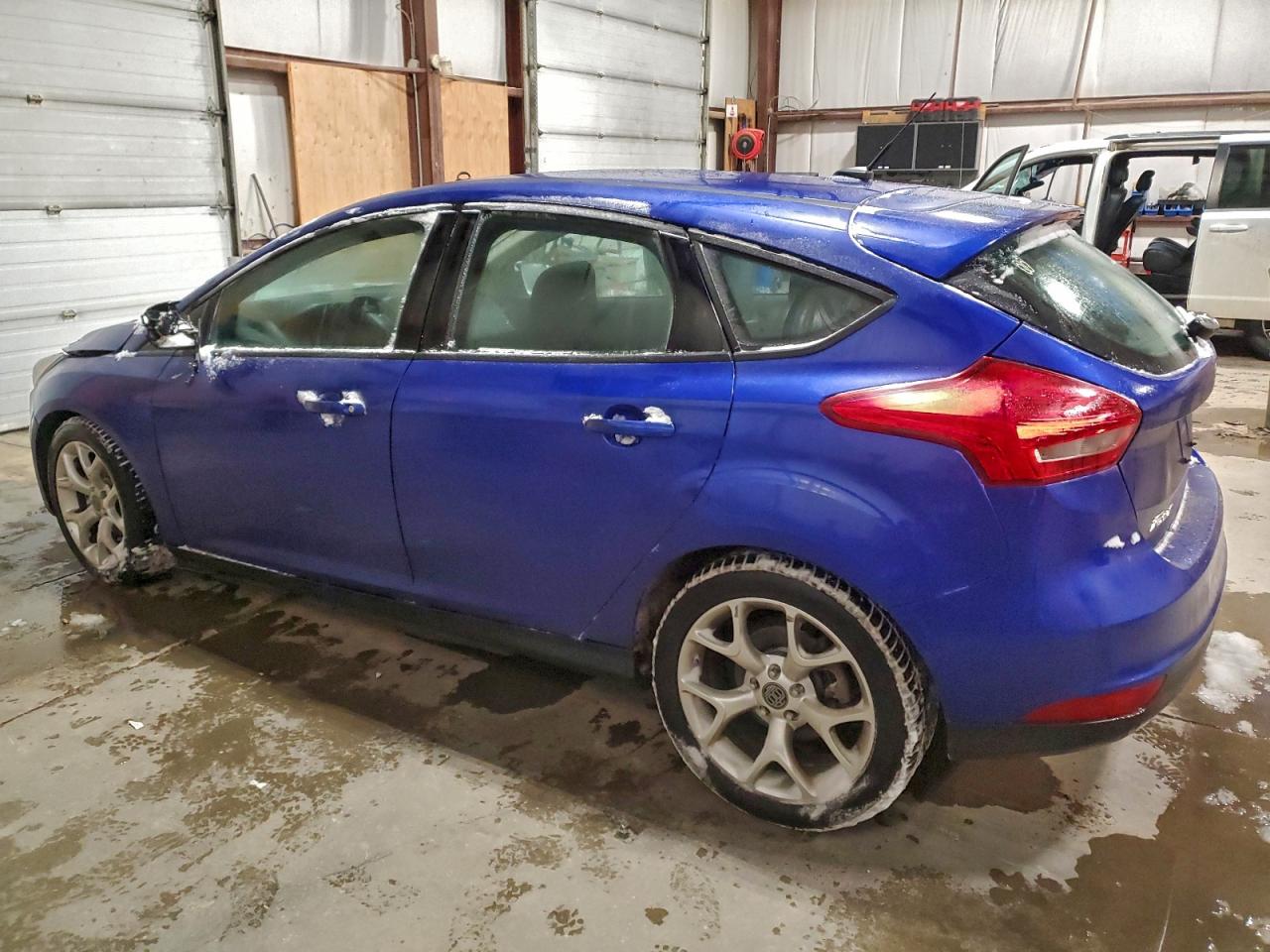 2015 FORD FOCUS SE photo 2