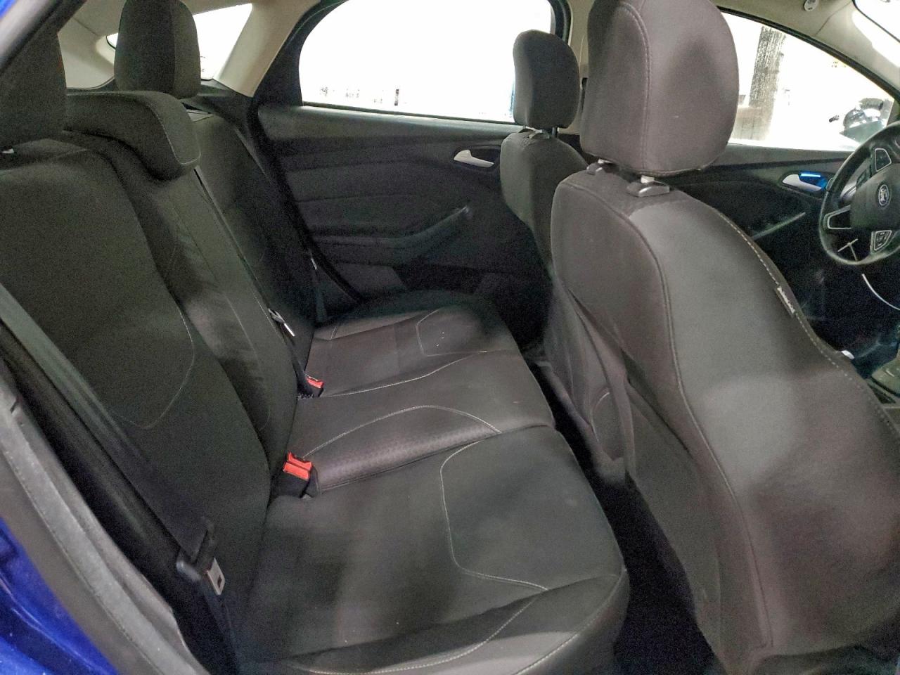 2015 FORD FOCUS SE photo 10