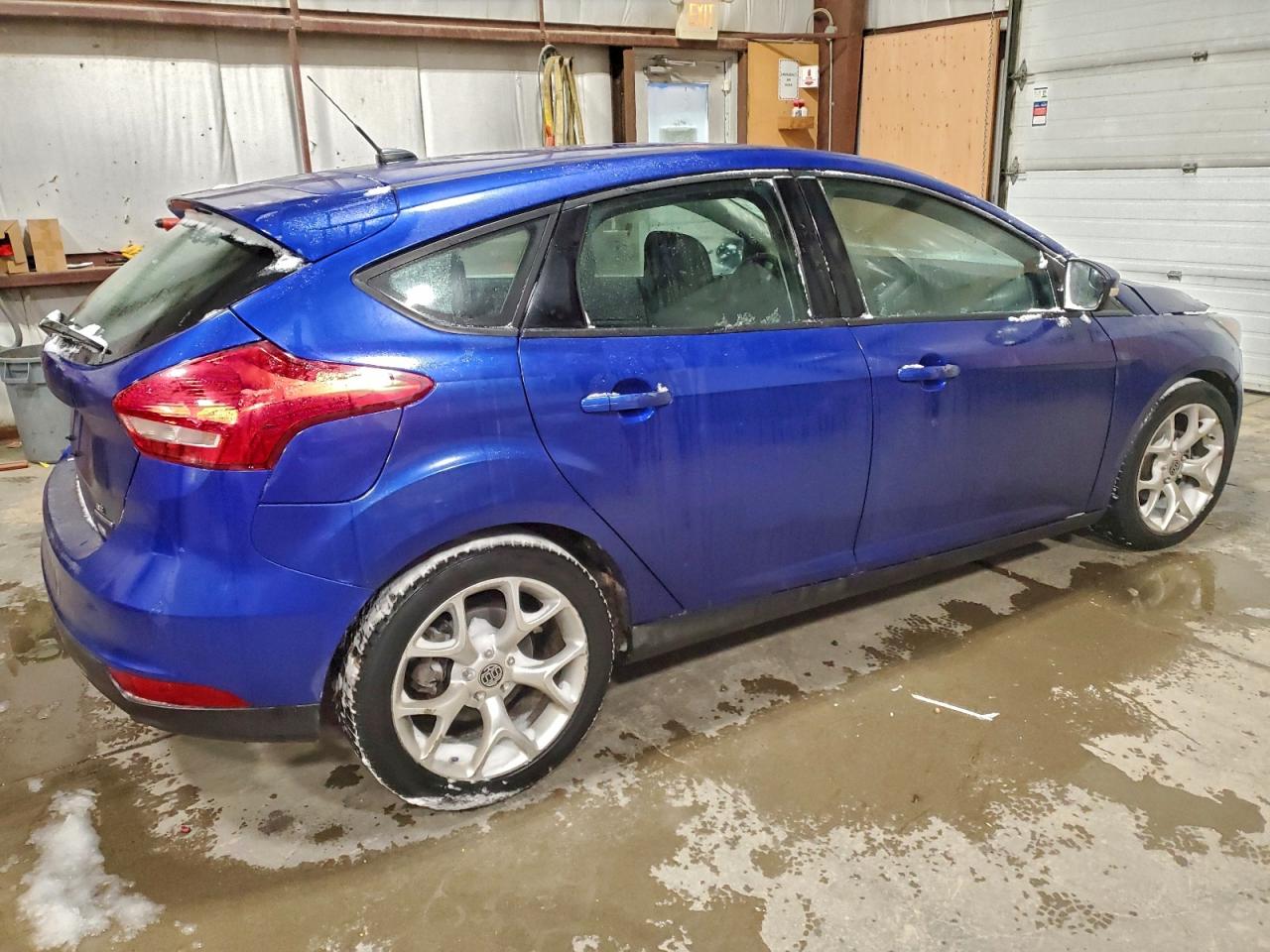 2015 FORD FOCUS SE photo 3