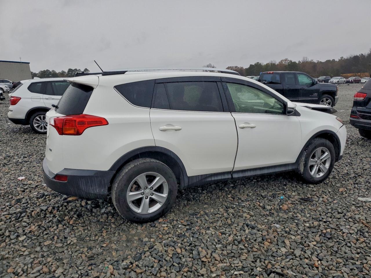 2013 TOYOTA RAV4 XLE photo 3