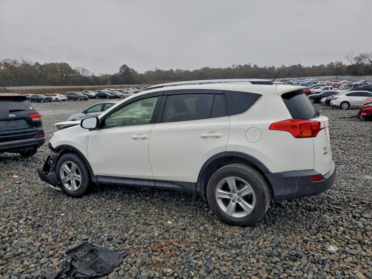 2013 TOYOTA RAV4 XLE photo 2