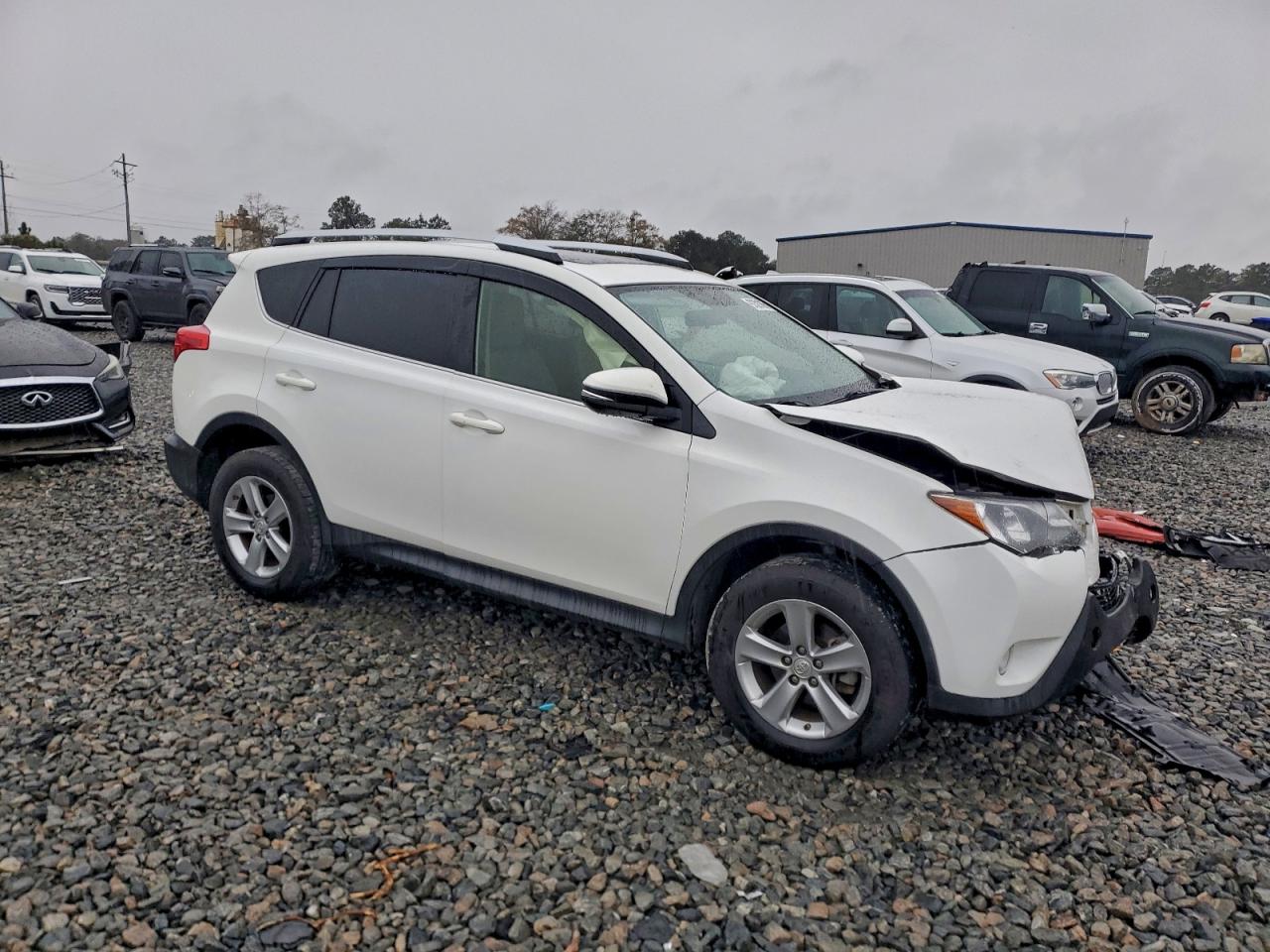 2013 TOYOTA RAV4 XLE photo 4