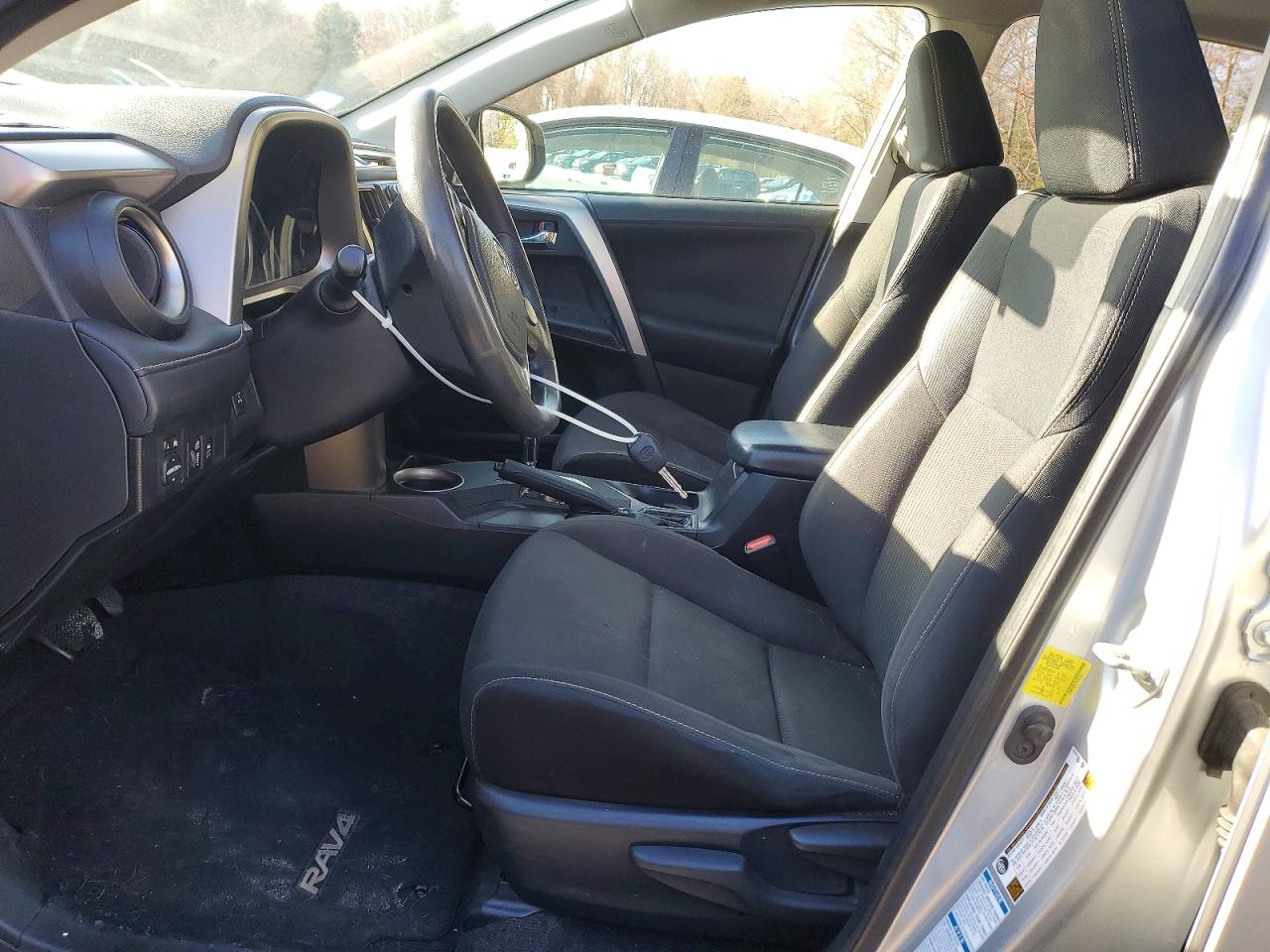 2015 TOYOTA RAV4 XLE photo 7