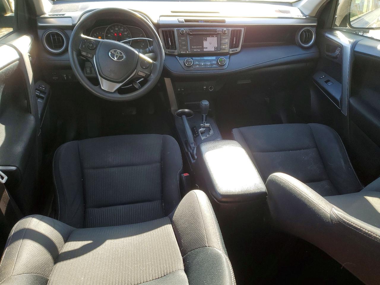 2015 TOYOTA RAV4 XLE photo 8
