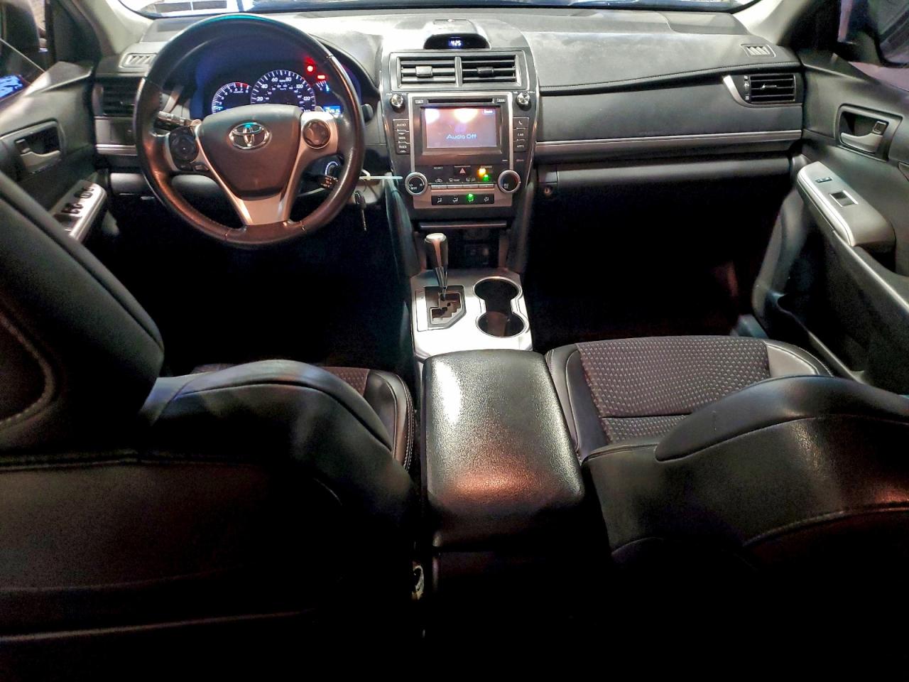 2014 TOYOTA CAMRY L photo 8