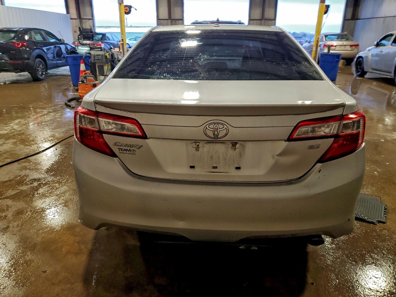 2014 TOYOTA CAMRY L photo 6